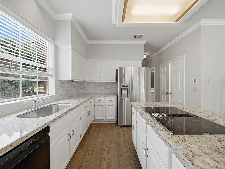 15122 Greenleaf Ln — Photo 37