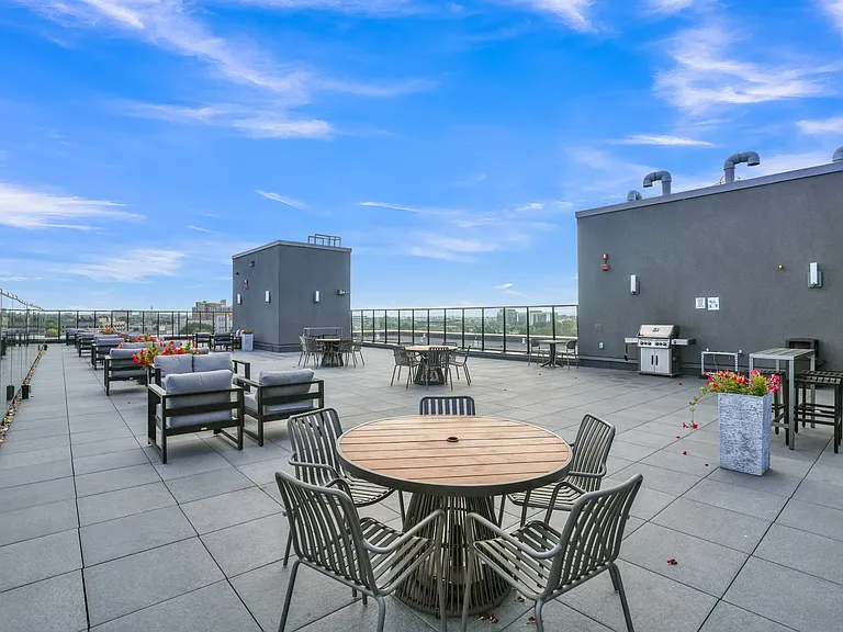 36 Robinson Ave — Photo 13