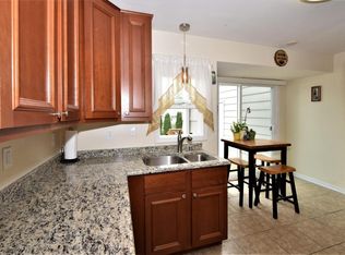 5962 S 34th St, Greenfield, WI 53221