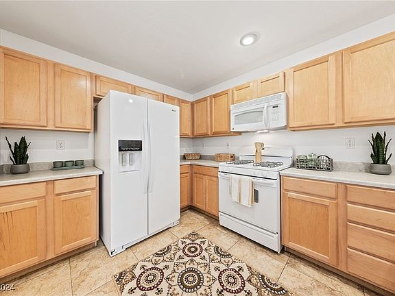 5th image of 9156 McGinnis Ave