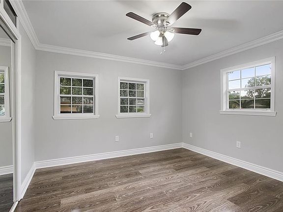 5th image of 933 Barnes St