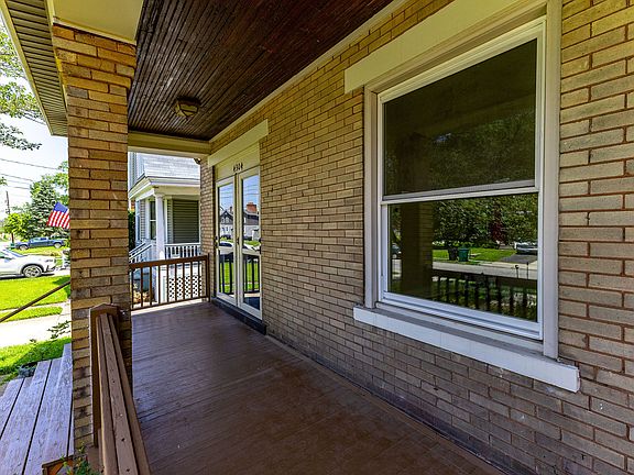 4th image of 4304 33rd Ave #1