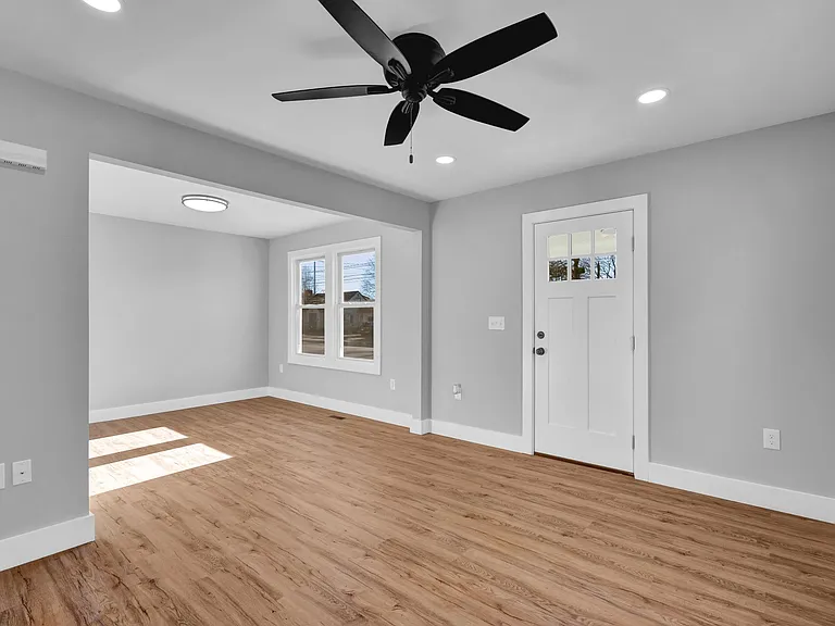 77 E Broad St — Photo 7