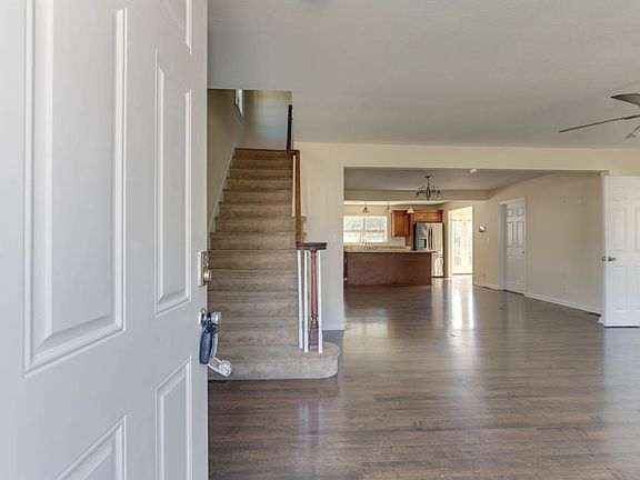 4th image of 2 Alden Ave