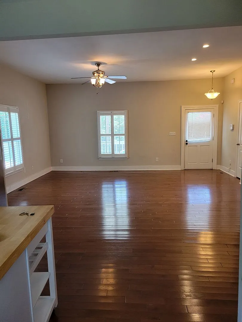 Charming 3br 2ba Home near Downtown Raleigh! Available Now! — Photo 4