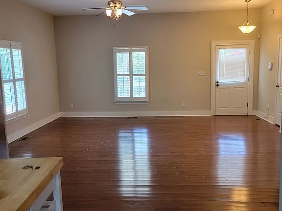 4th image of 219 E South St