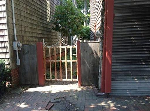 4th image of 8 Bromfield St