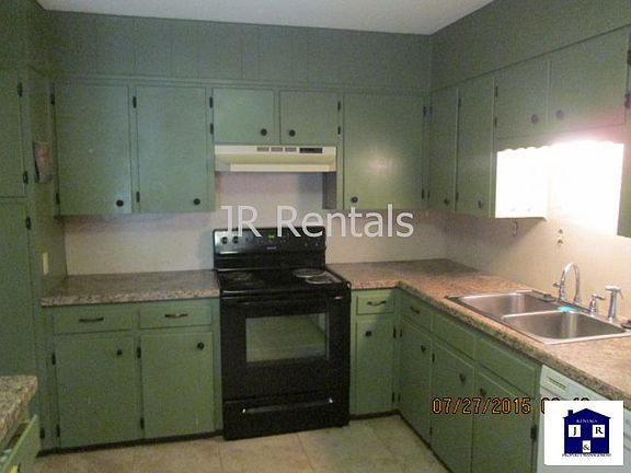 3rd image of 605 Ash St