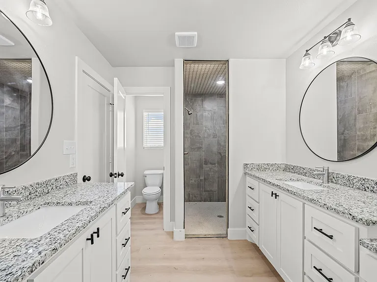 10505 East Cres #7400 — Photo 24