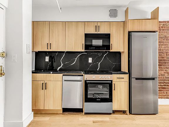 3rd image of 142 W 87th St APT 2