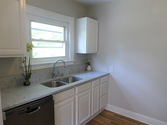 4th image of 67 Goodridge Dr