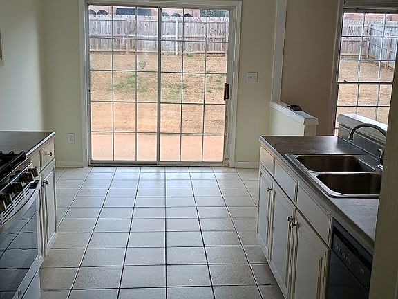 5th image of 3210 Binghampton Ln