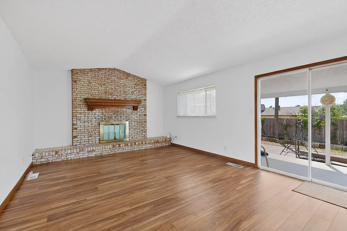 Building Photo - 9912 Dorothy Pl NE