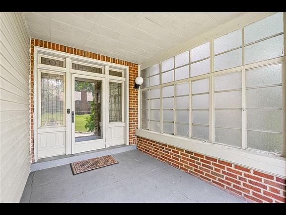 2nd image of 1675 Beechwood Blvd