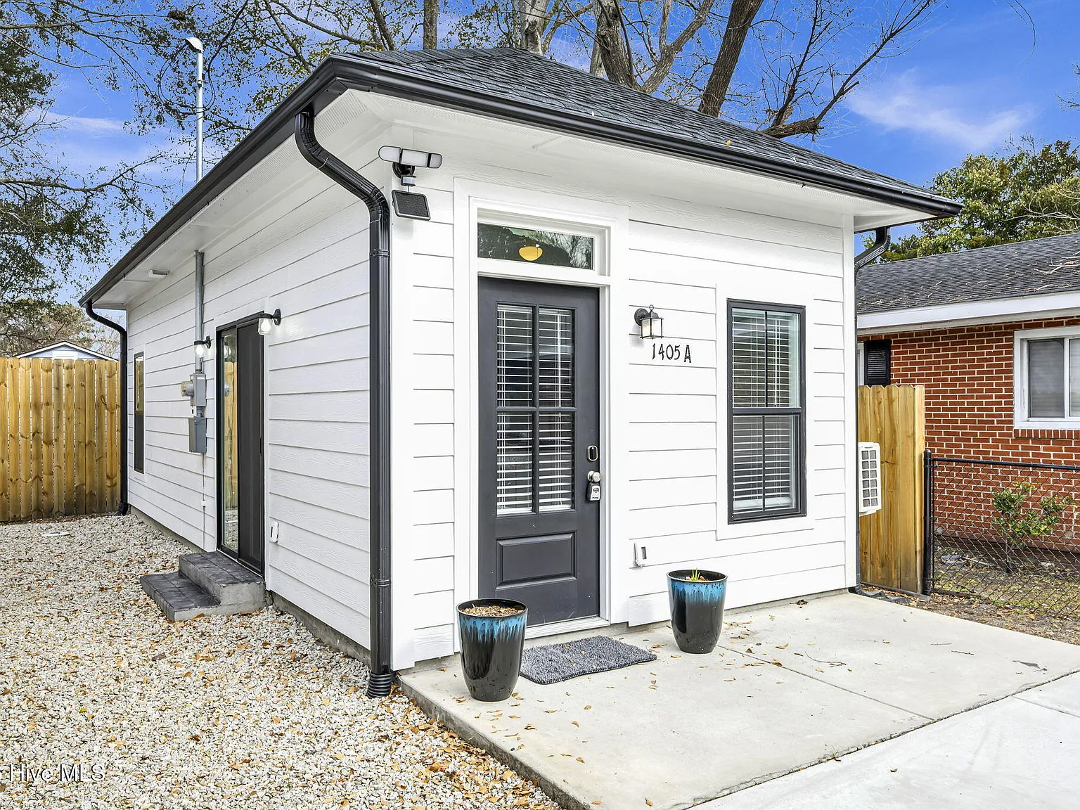 1 bed, 1.0 bath, $1,600 — Photo 2