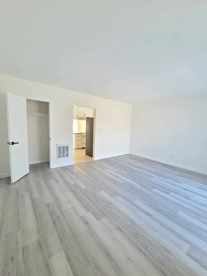 2758 Orange Avenue — Photo 2