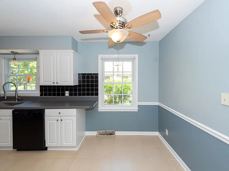 109 Runnymede Ln — Photo 17