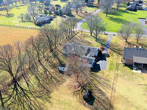 3rd image of 354 Hickory Heights Ct