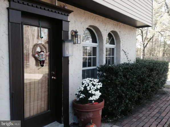 27 Concord Ln, Yardley, PA 19067