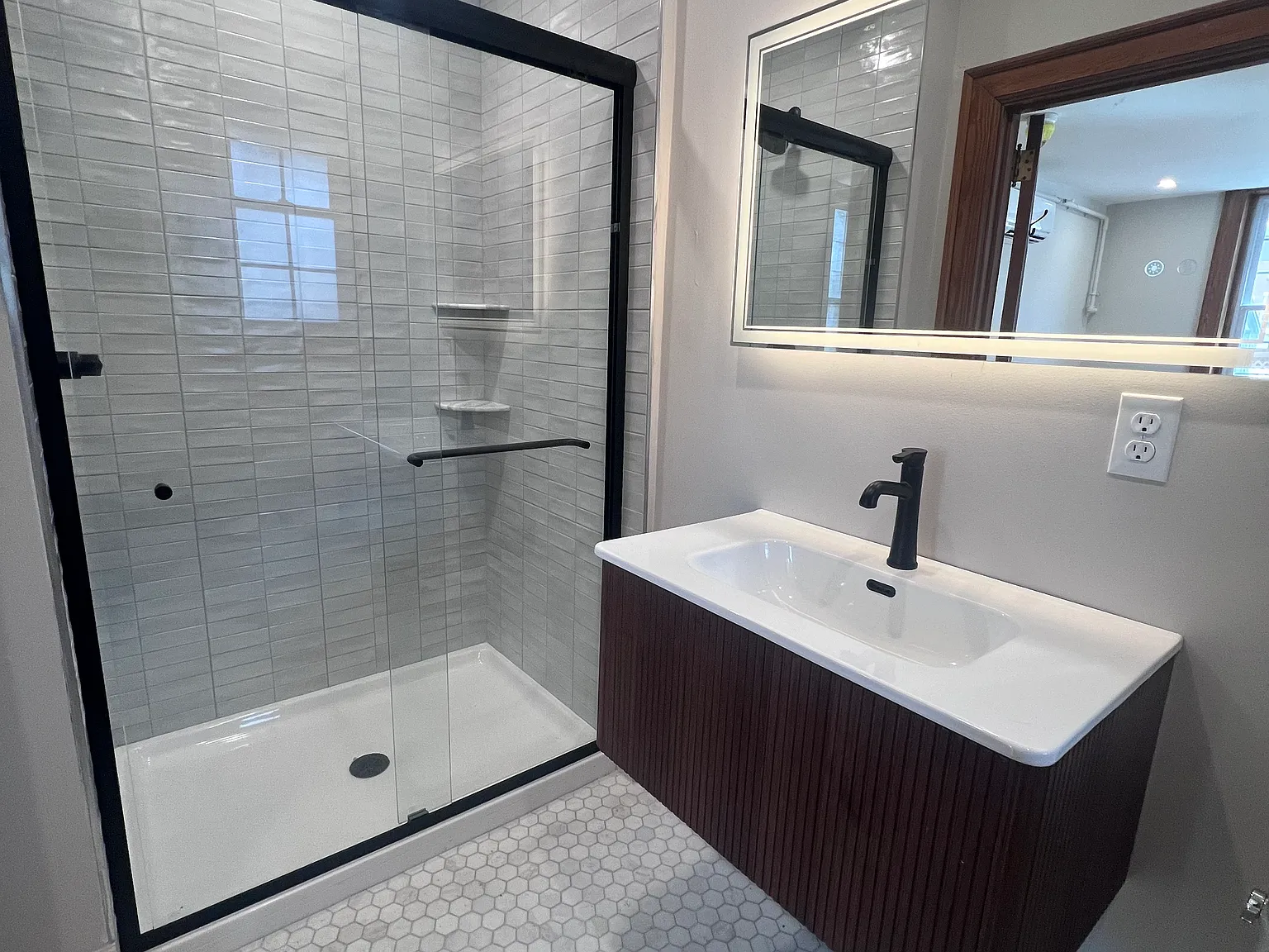 1 bed, 400 sqft, $1,350 — Photo 3