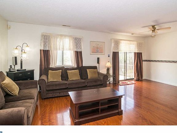 2nd image of 123 Hampshire Dr