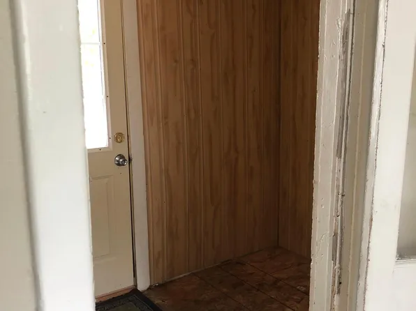 425 E Jackson St, Woodstock, IL 60098