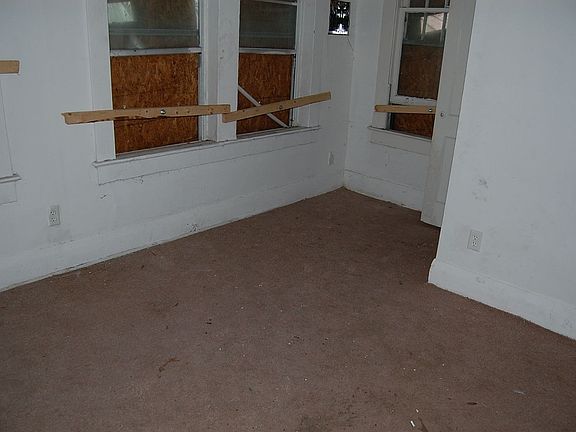 3rd image of 922 E 14th Ave