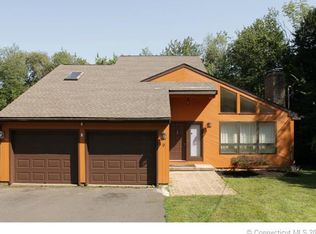 19 Burr Rd, Bloomfield, CT 06002