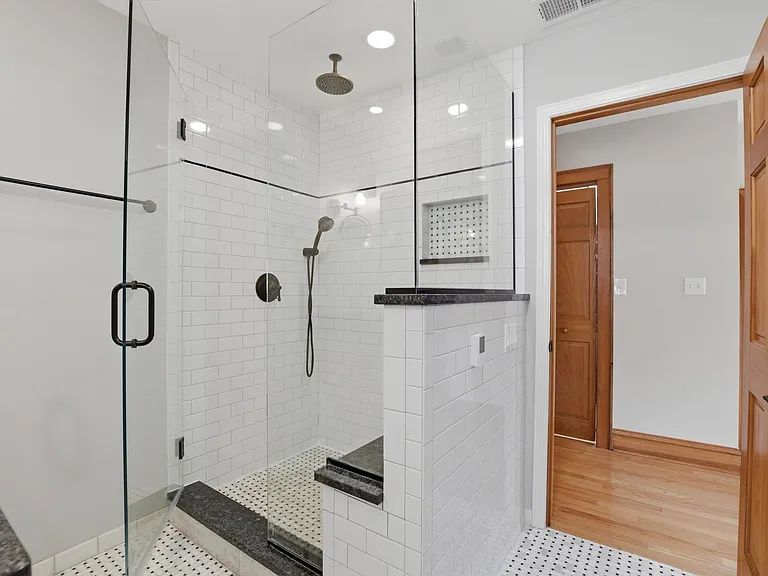 822 S Chester Ave — Photo 23