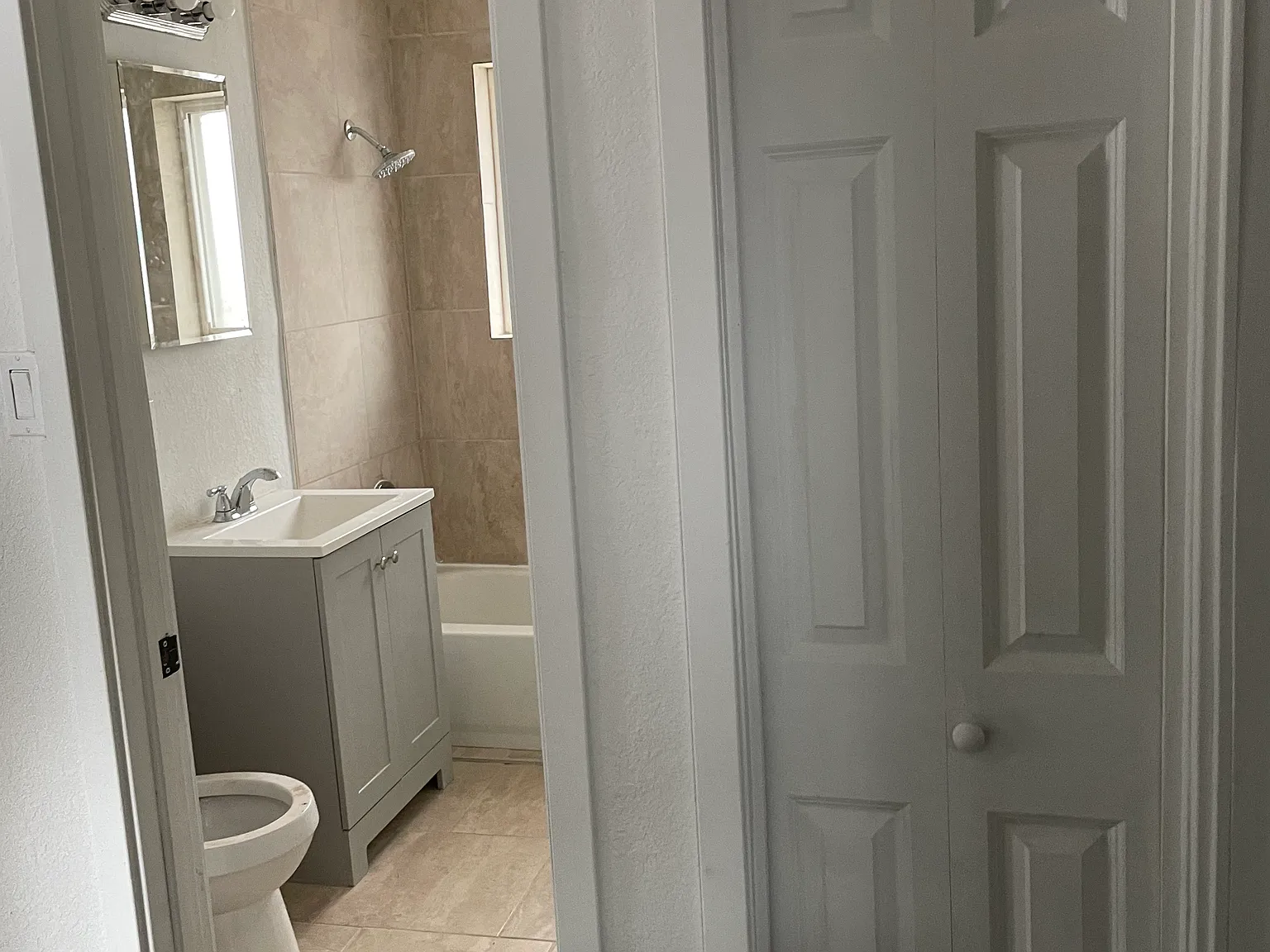 2 bed, 856 sqft, $1,900 — Photo 4