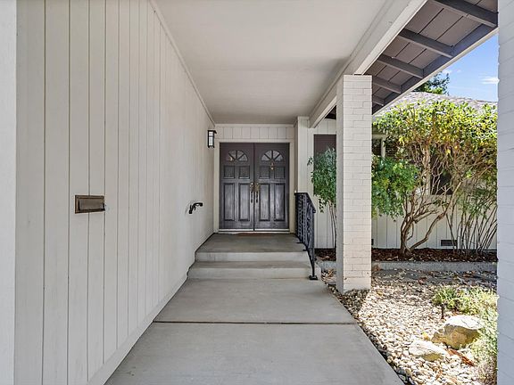 2nd image of 152 Oak Shadow Drive