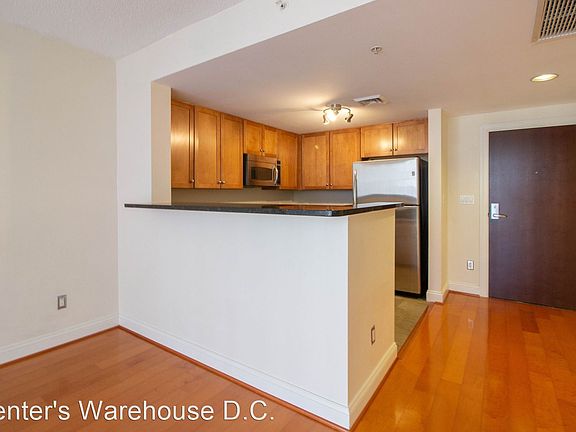 2nd image of 1020 N Highland St Unit 323