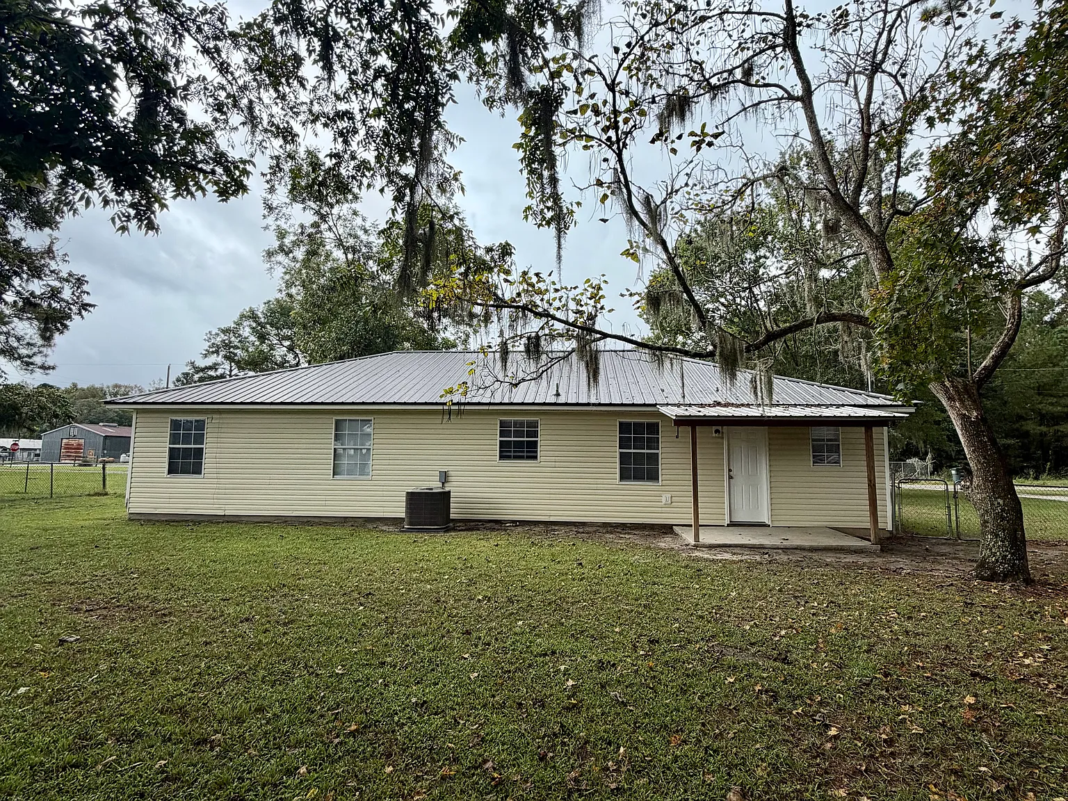 3 bed, 1300 sqft, $1,650 — Photo 3