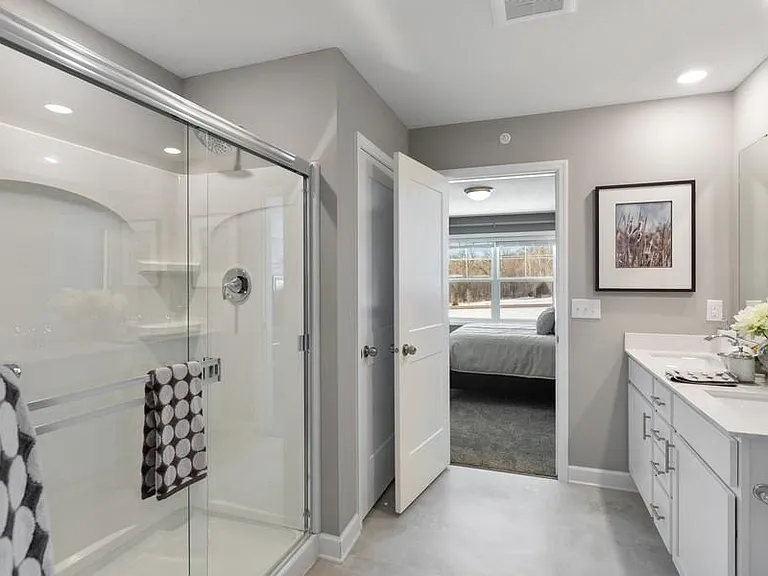 Master bath having dual sinks