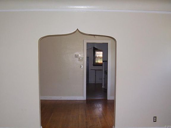 5th image of 1548 S Louisville Ave