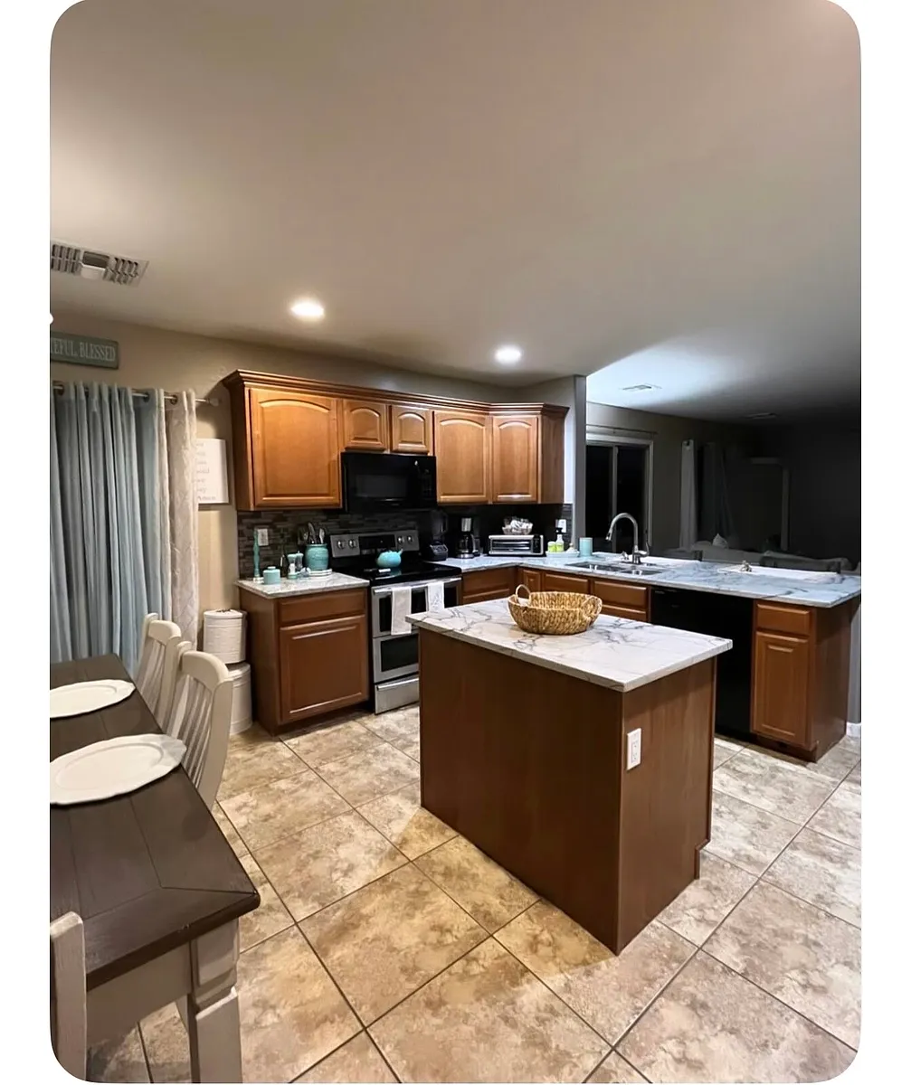Kitchen 
Microwave 
Stove & Oven 
Dishwasher 
Refrigerator (side by side) - 10818 W Taft St