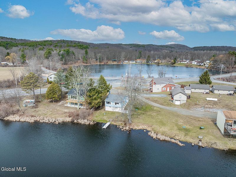 3rd image of 15 Pond Way