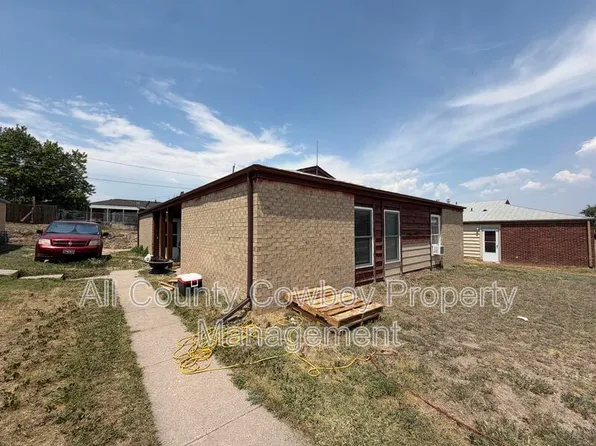 140 Cribbon Ave, Cheyenne, WY 82007