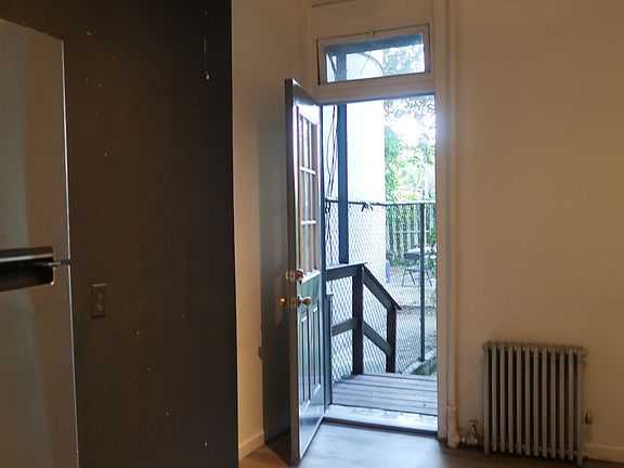 4th image of 298 Nassau Ave APT 1LL