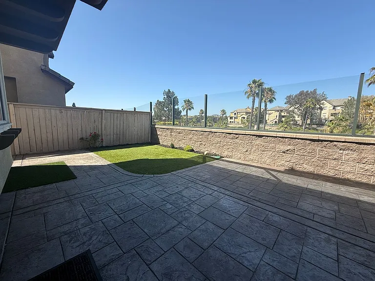 1357 Burgundy Dr — Photo 1