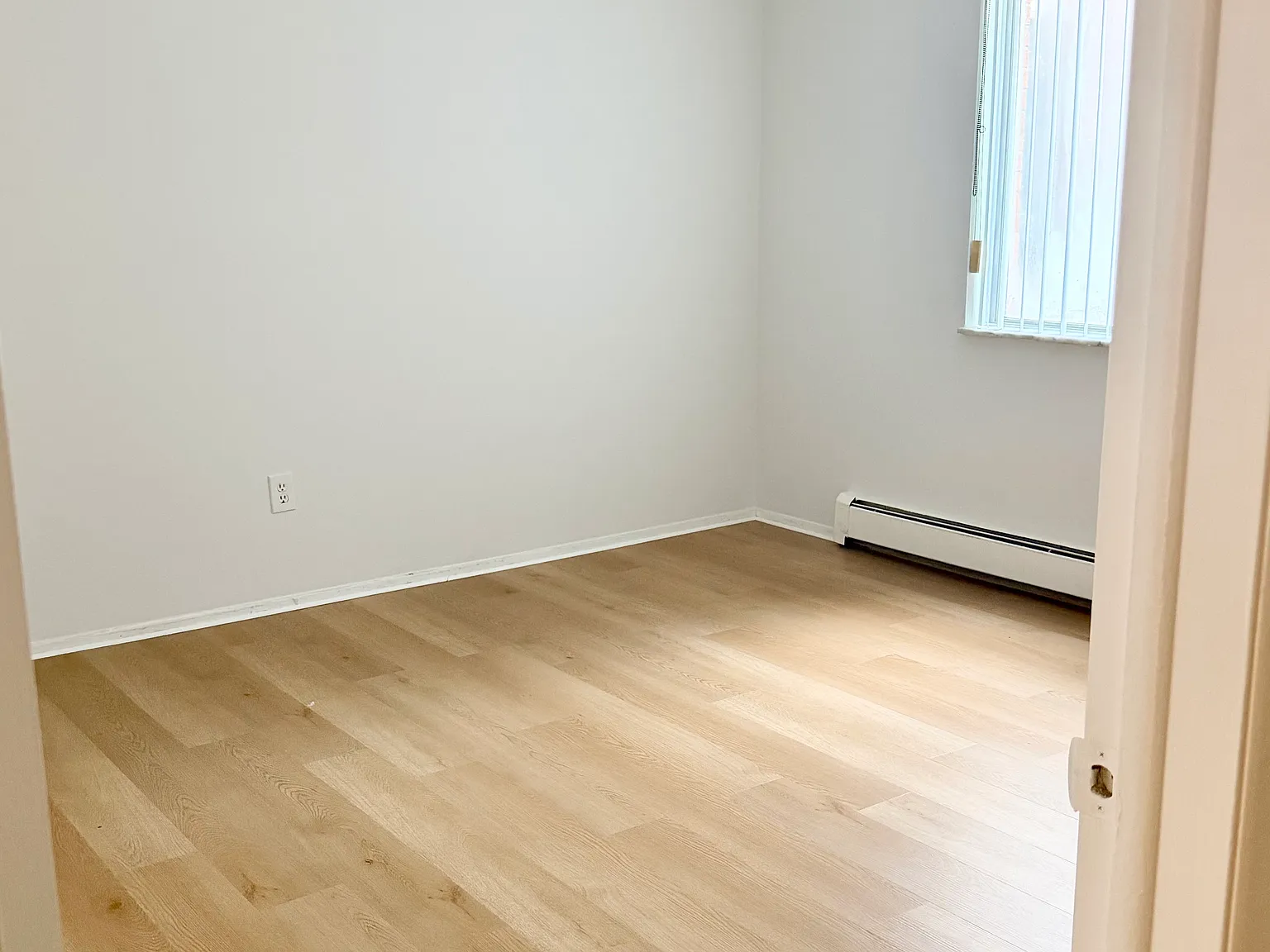2 bed, 868 sqft, $1,300 — Photo 3