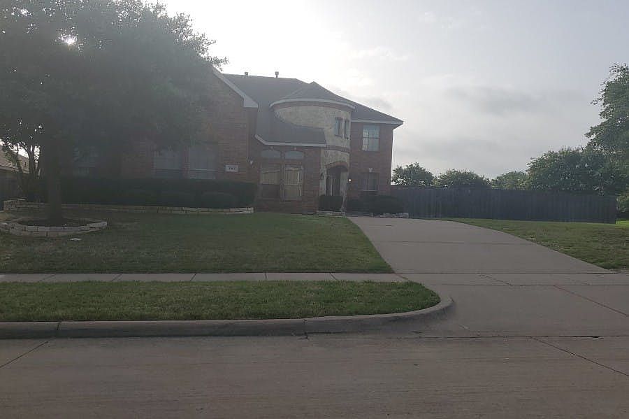 1st image of 1002 Parkwood Dr