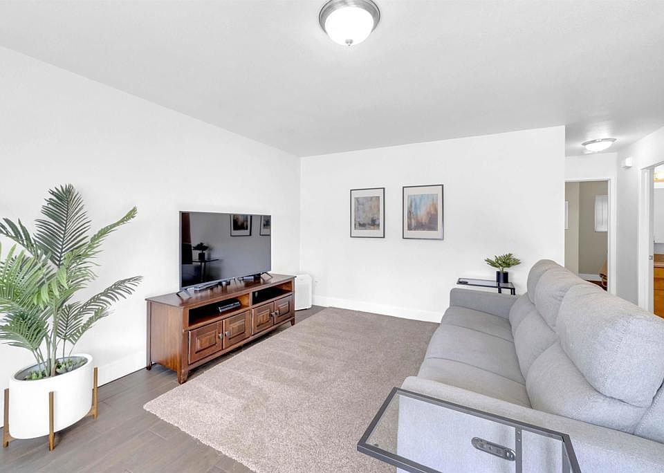 1st image of 391 Emerald Ave APT 5