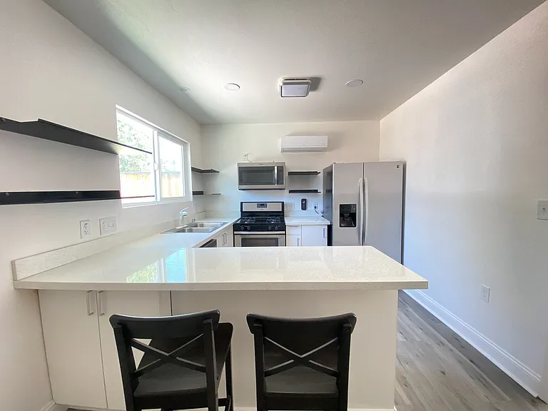 609 Belle Ave #C — Photo 3