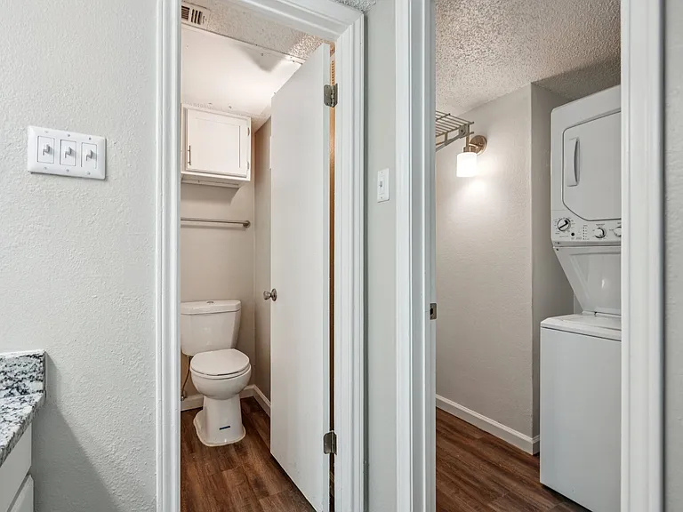 Fieldcrest Apartments — Photo 28