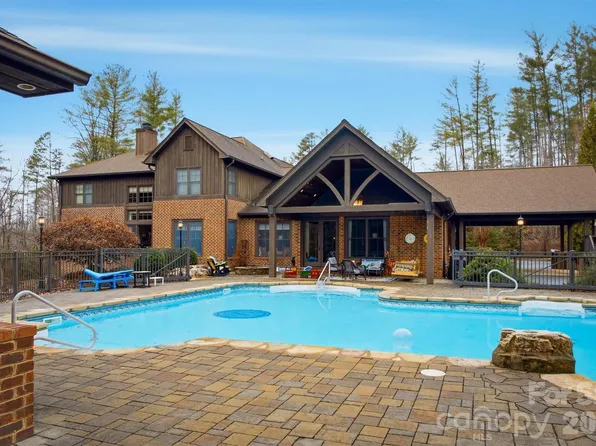 303 Constitution Dr, Morganton, NC 28655