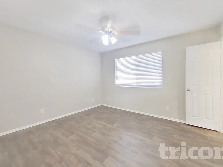 7805 W Cora Ln — Photo 10