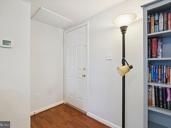 4th image of 1723 N Troy St #8-403