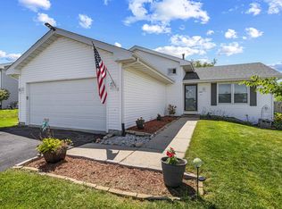 5451 Rockingham Dr, Loves Park, IL 61111