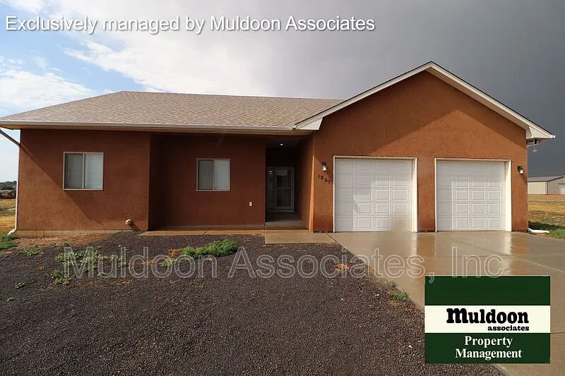 3 bed, 2.0 bath, 1789 sqft, $2,200 — Photo 1
